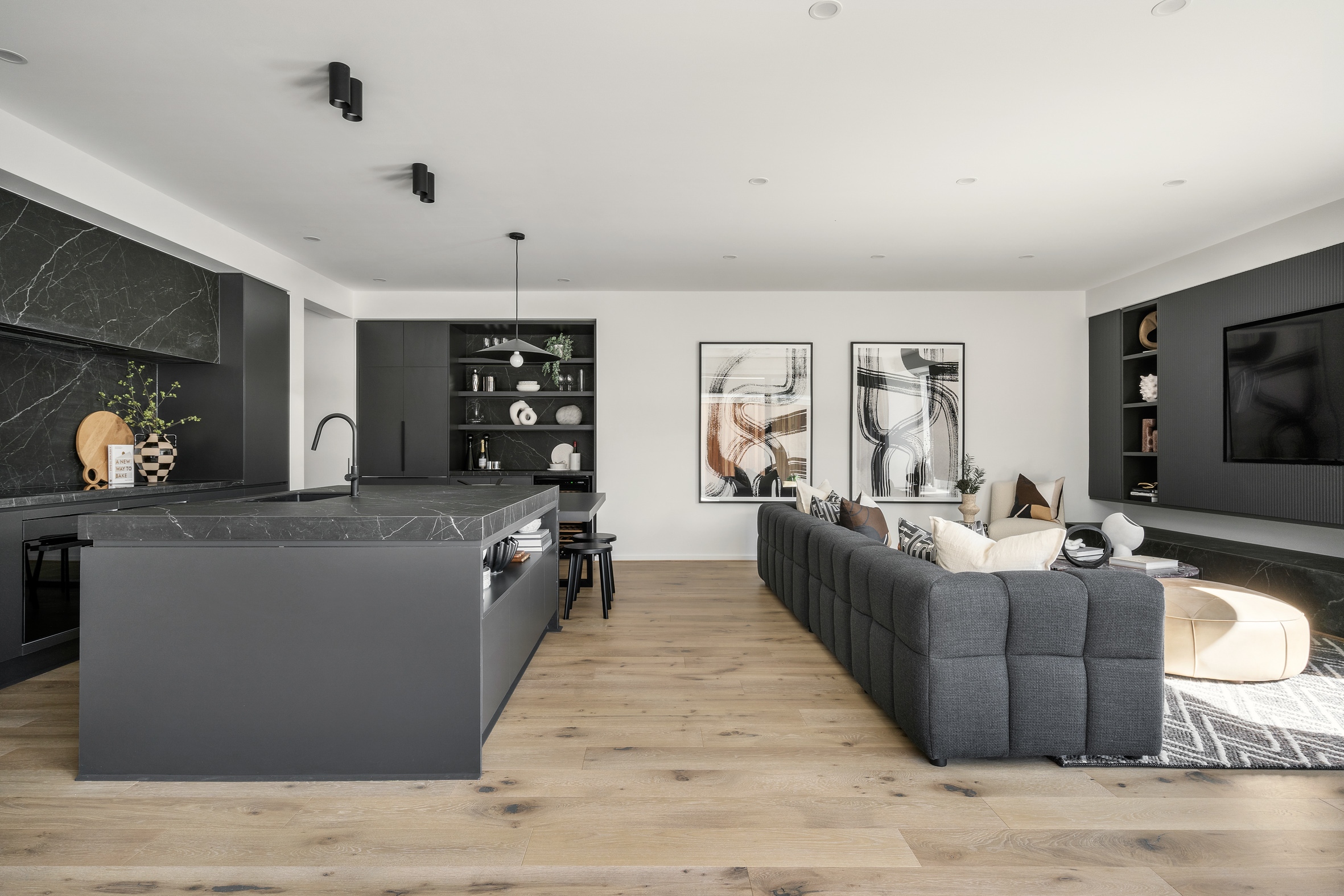 Bellaire 400 Kitchen & Living