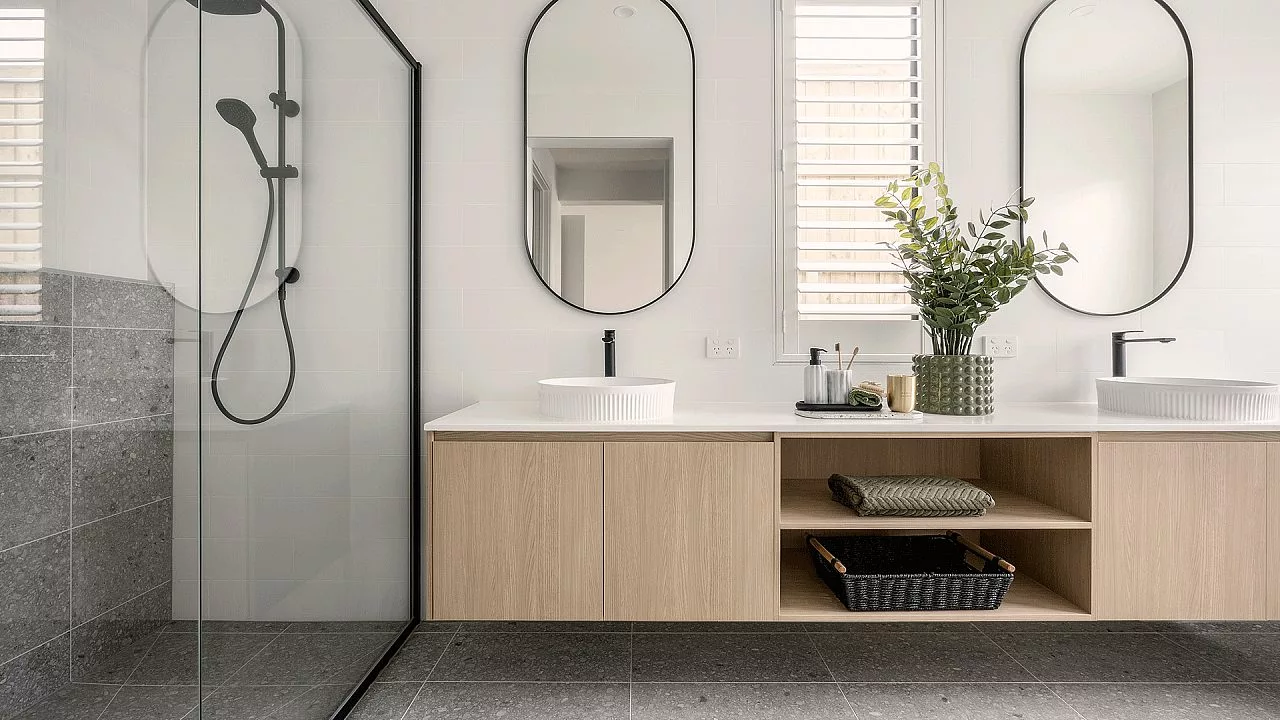 Elmont 32 Ensuite