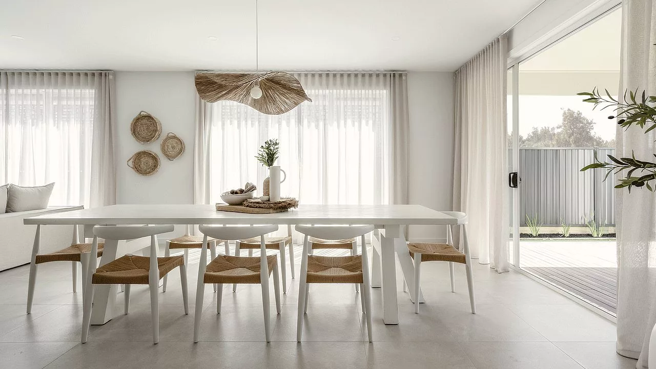 Elmont 32 Dining