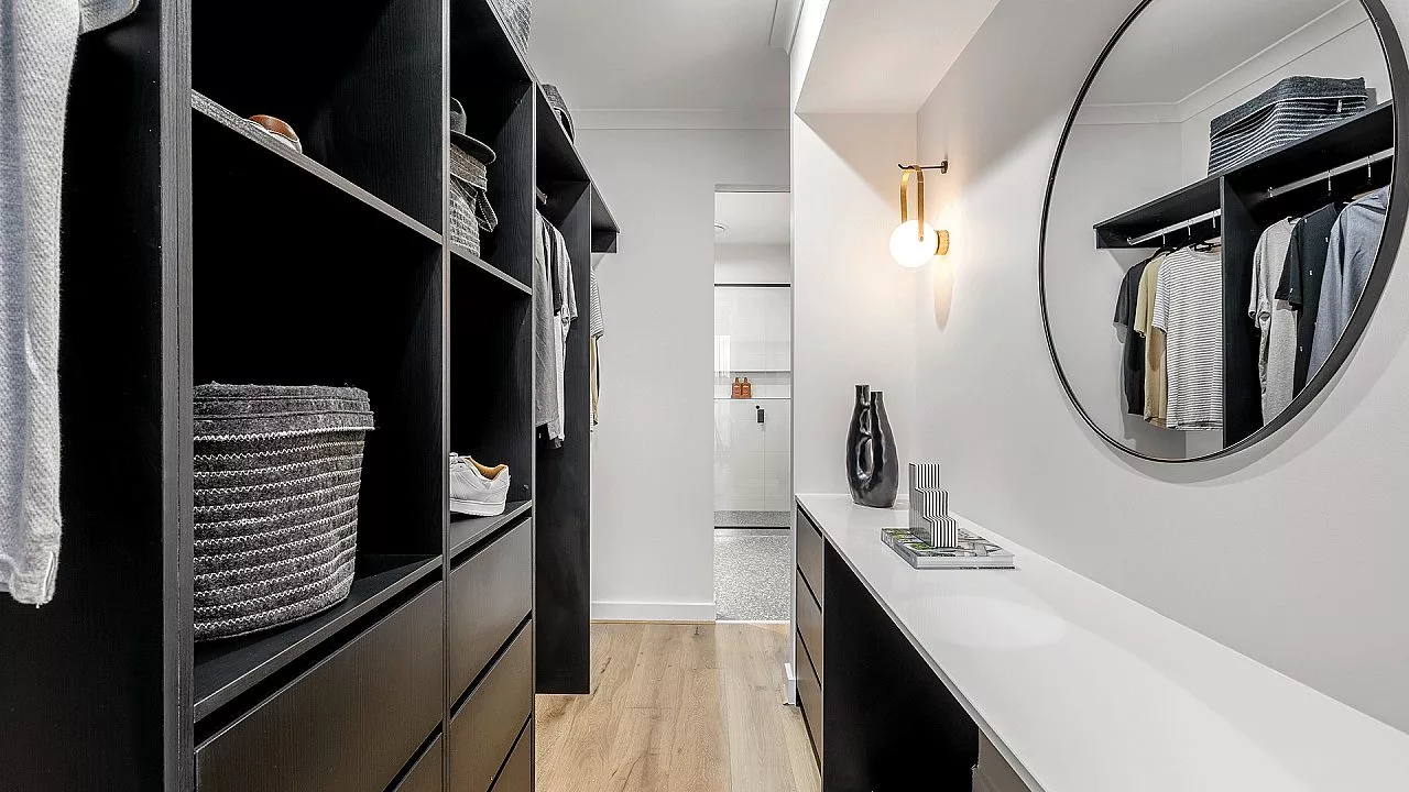 Blackwood 38 Walk-in-Robe