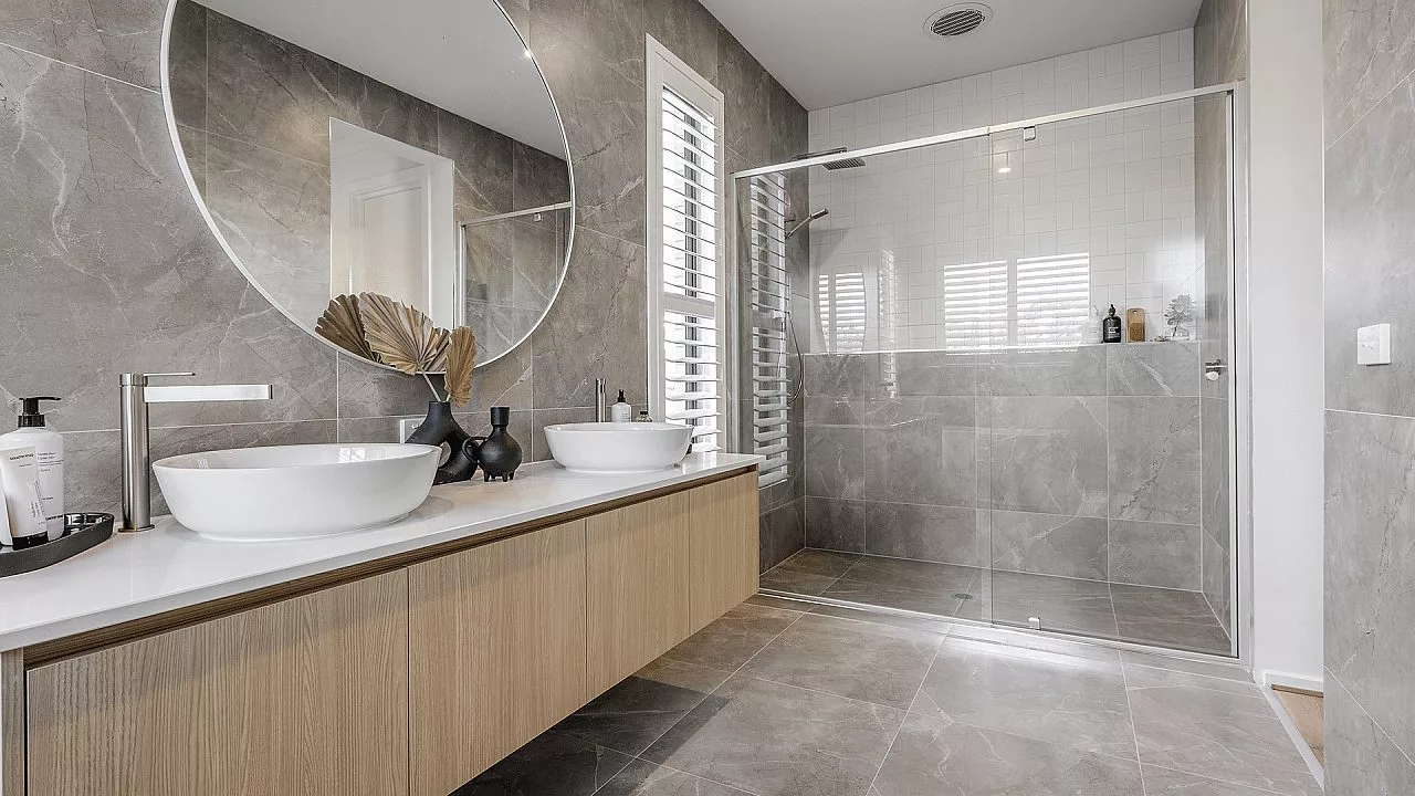 Elmont 32 Ensuite