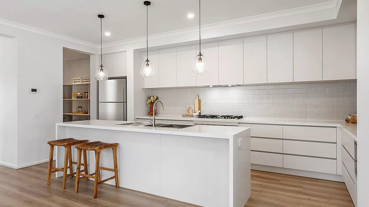 Elmont 32 Kitchen