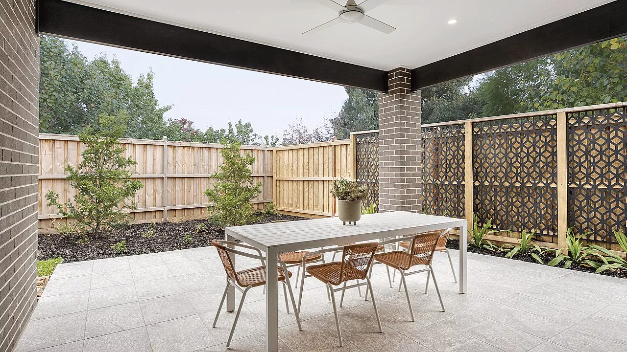 Elmont 32 Alfresco