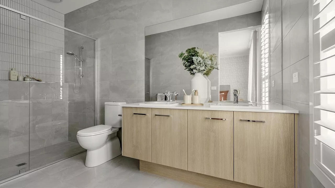 Clinton 28 Master Ensuite