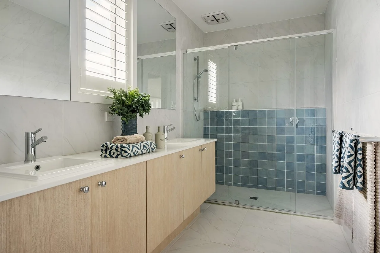 Lakeport 295 Master Ensuite