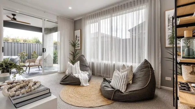 Lexington 27 Living