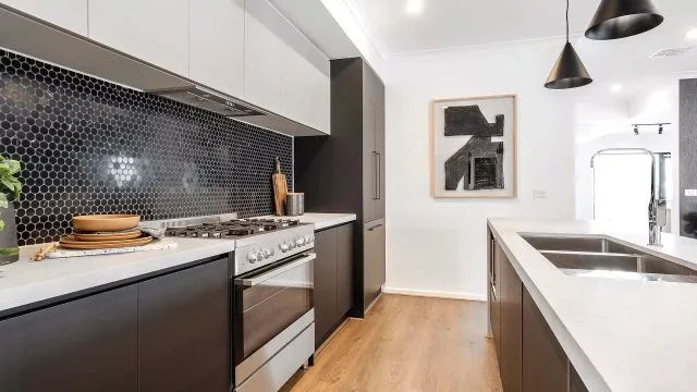 Merrick 24 Kitchen