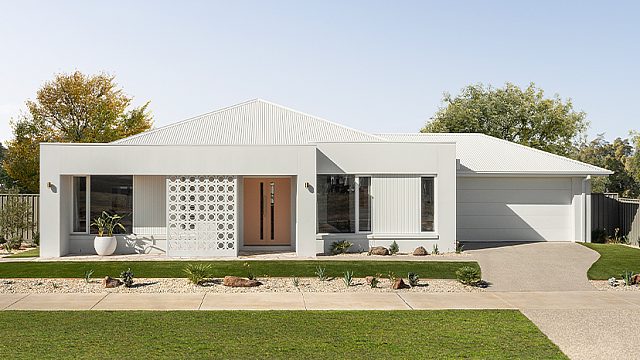 Fairway 325 Facade
