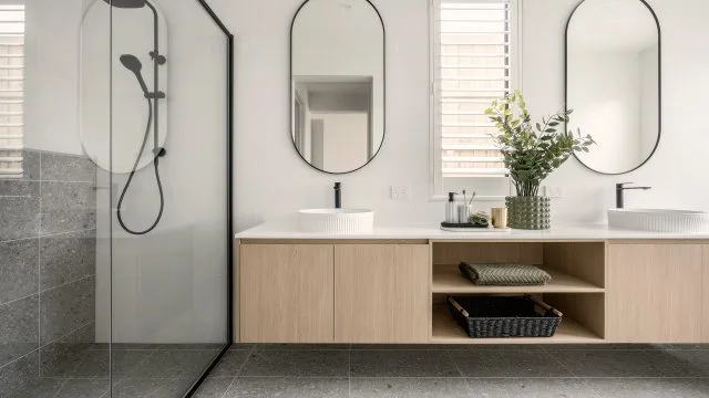 Elmont 32 Ensuite