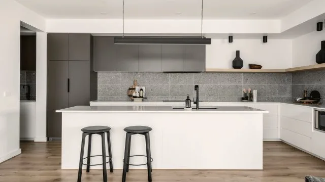 Elmont 32 Kitchen