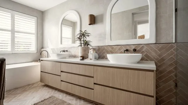 Elmont 32 Bathroom