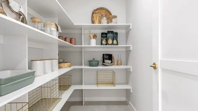 Sansa 28 Butler's Pantry