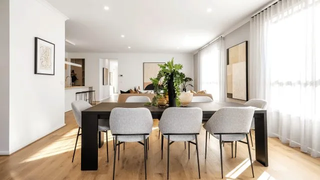 Elmont 32 Dining