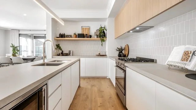 Elmont 32 Kitchen