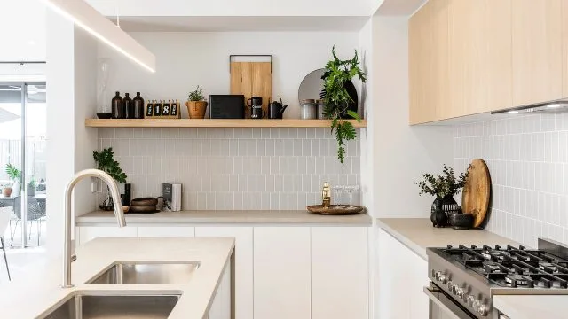 Elmont 32 Kitchen