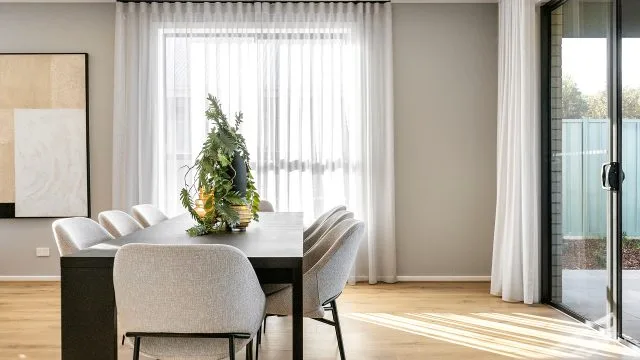 Elmont 32 Dining
