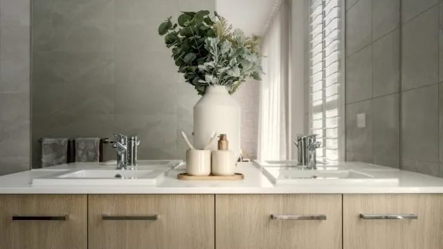 Clinton 28 Master Ensuite