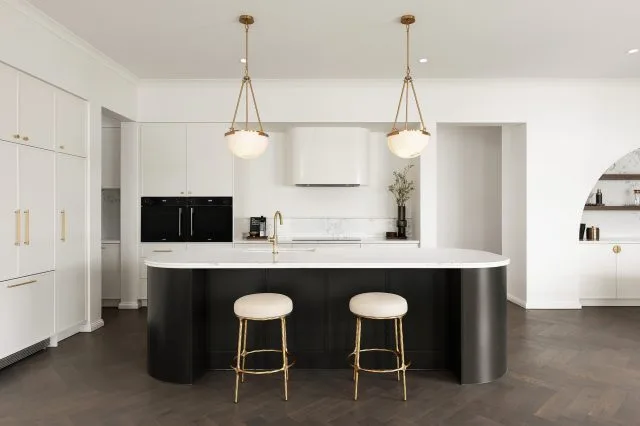 Lakeport 295 Kitchen