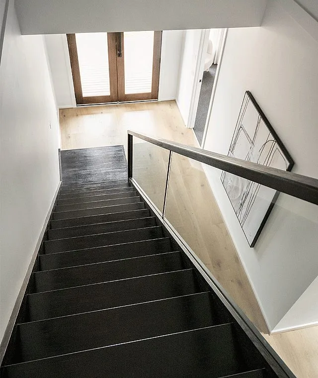 Montrose 43 Stairs