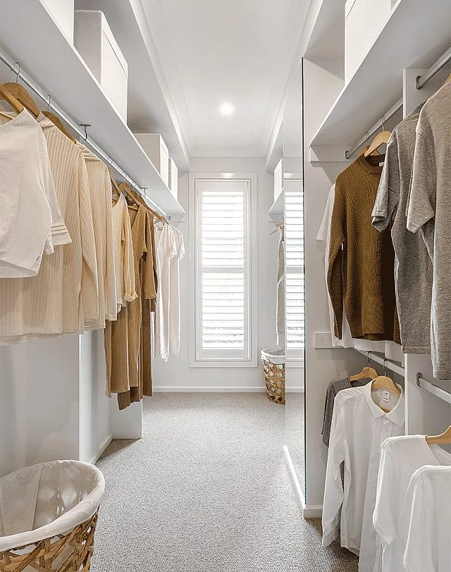 Elmont 32 Walk-in-Robe