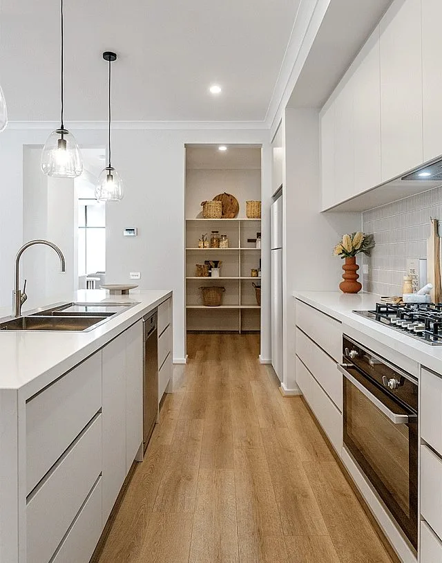 Elmont 32 Kitchen