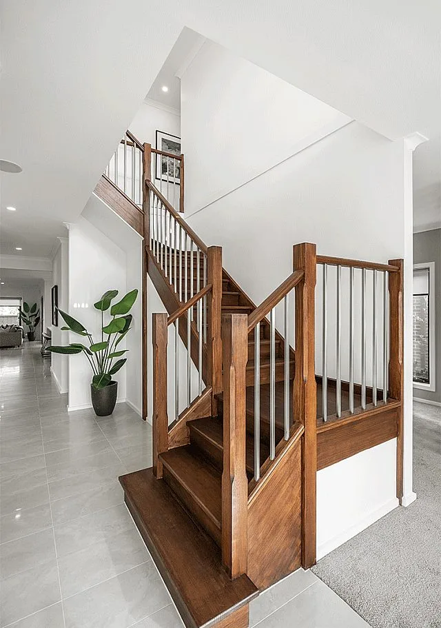 Brentwood 39 Stairs