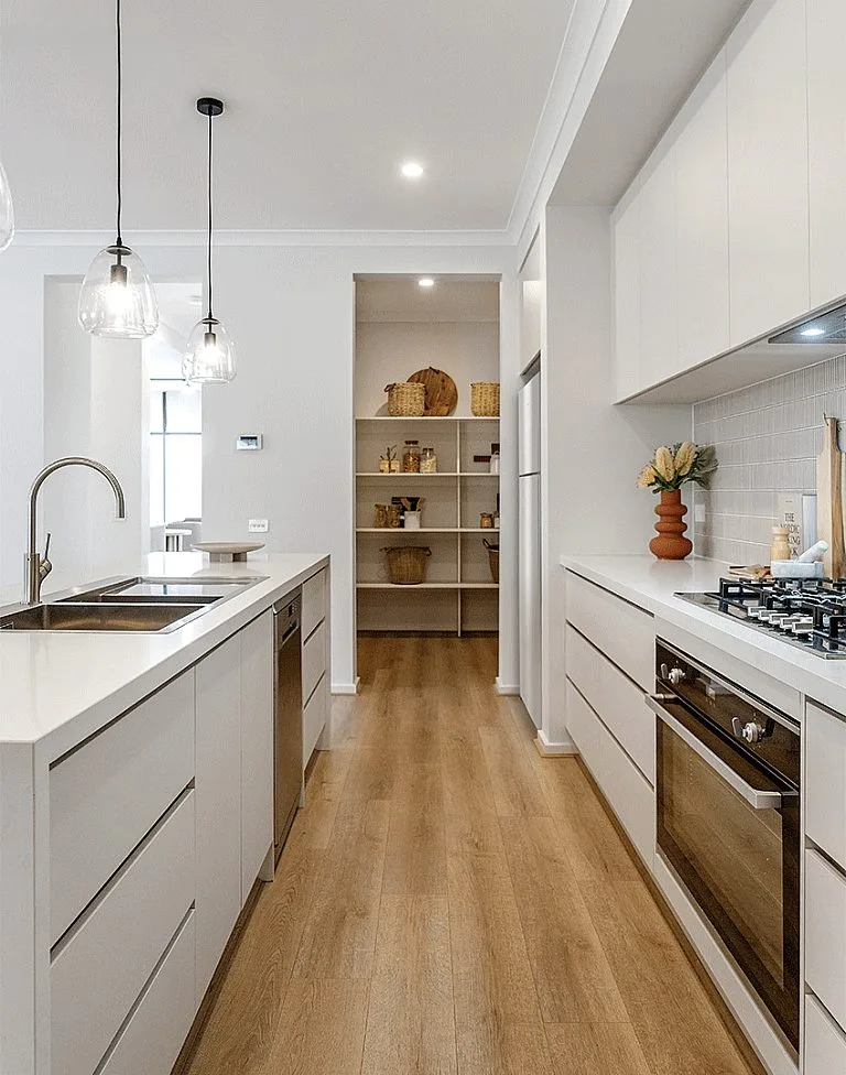 Elmont 32 Kitchen
